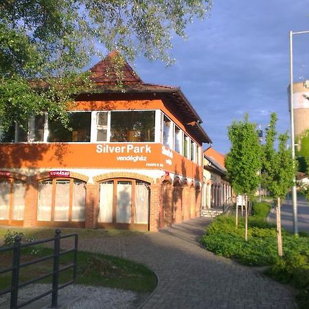 Berettyóújfalu Silver Park Vendeghaz מראה חיצוני תמונה