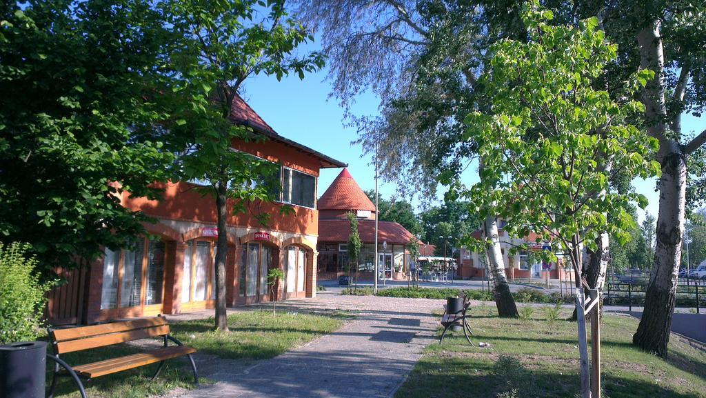 Berettyóújfalu Silver Park Vendeghaz מראה חיצוני תמונה