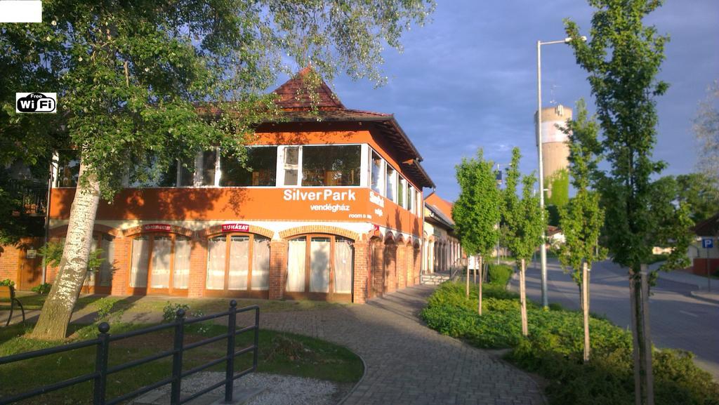 Berettyóújfalu Silver Park Vendeghaz מראה חיצוני תמונה